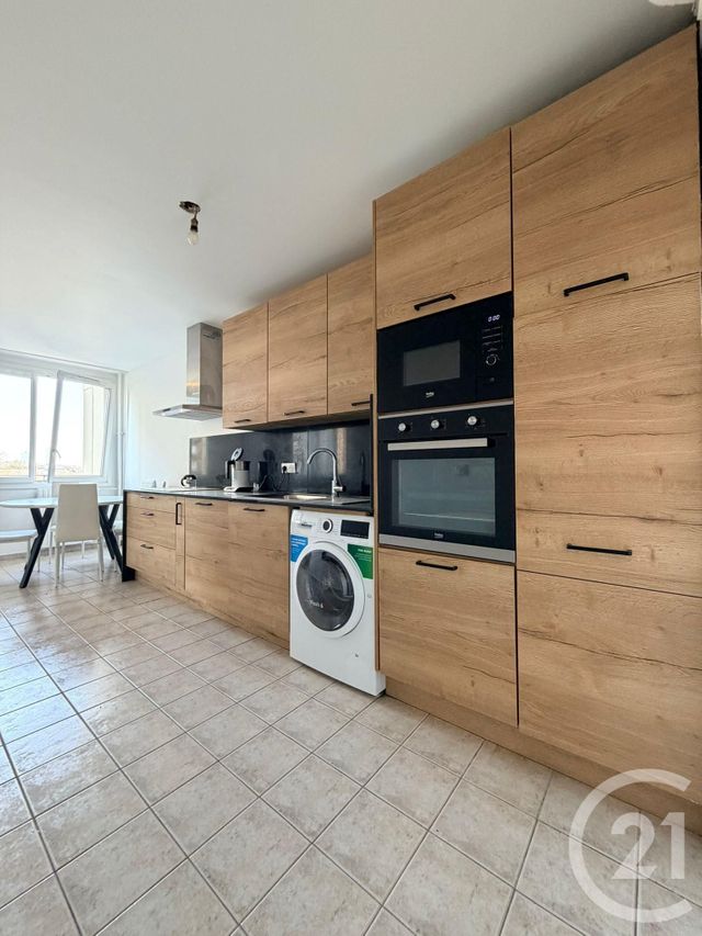 Appartement F4 à louer - 4 pièces - 82.58 m2 - ST DENIS - 93 - ILE-DE-FRANCE - Century 21 Sf Immobilier