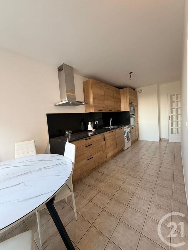 Appartement F4 à louer - 4 pièces - 82.58 m2 - ST DENIS - 93 - ILE-DE-FRANCE - Century 21 Sf Immobilier