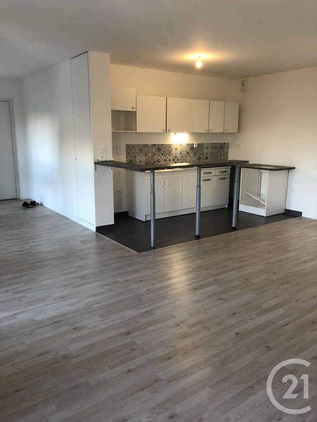 Appartement F3 à louer - 3 pièces - 68.93 m2 - MONTREUIL - 93 - ILE-DE-FRANCE - Century 21 Sf Immobilier