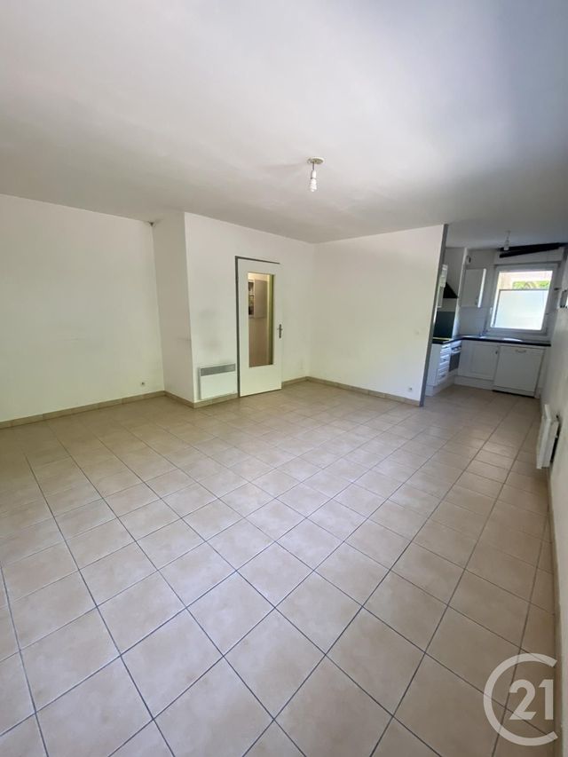 Appartement F2 à louer - 2 pièces - 44.56 m2 - MONTREUIL - 93 - ILE-DE-FRANCE - Century 21 Sf Immobilier