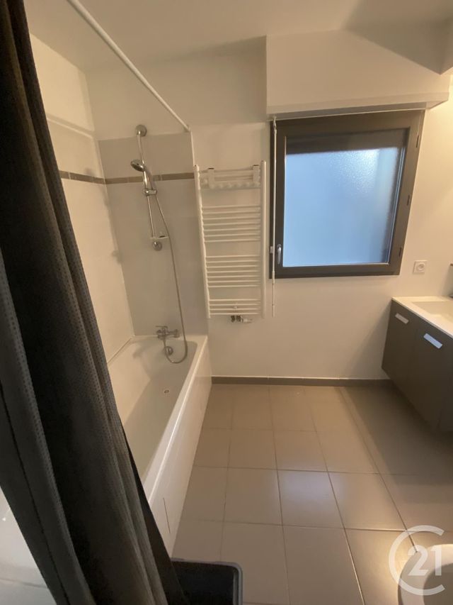 Appartement F3 à louer - 3 pièces - 69.1 m2 - MONTREUIL - 93 - ILE-DE-FRANCE - Century 21 Sf Immobilier