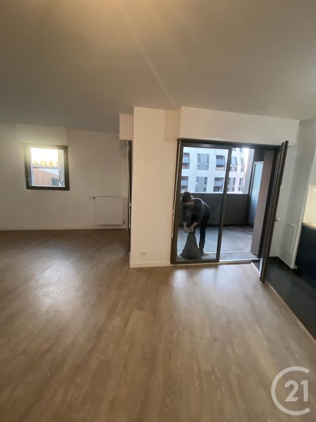 Appartement F3 à louer - 3 pièces - 69.1 m2 - MONTREUIL - 93 - ILE-DE-FRANCE - Century 21 Sf Immobilier