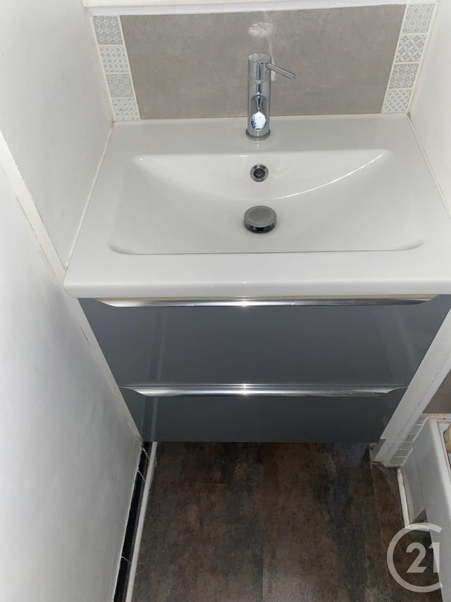 Appartement F1 à louer - 1 pièce - 26.11 m2 - MONTREUIL - 93 - ILE-DE-FRANCE - Century 21 Sf Immobilier