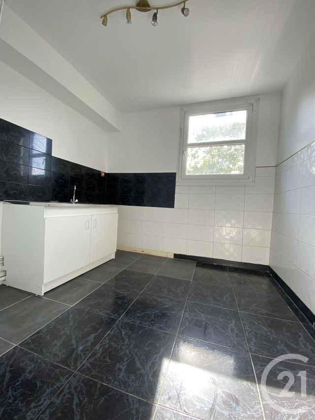 Appartement F3 à louer - 3 pièces - 71.1 m2 - TREMBLAY EN FRANCE - 93 - ILE-DE-FRANCE - Century 21 Sf Immobilier