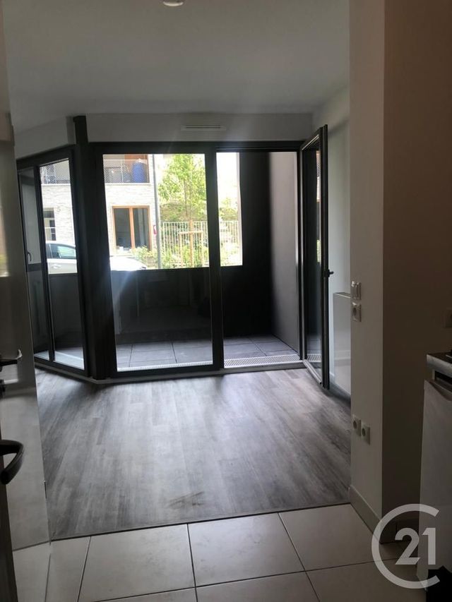 Appartement F1 à louer - 1 pièce - 28.0 m2 - NOISY LE GRAND - 93 - ILE-DE-FRANCE - Century 21 Sf Immobilier