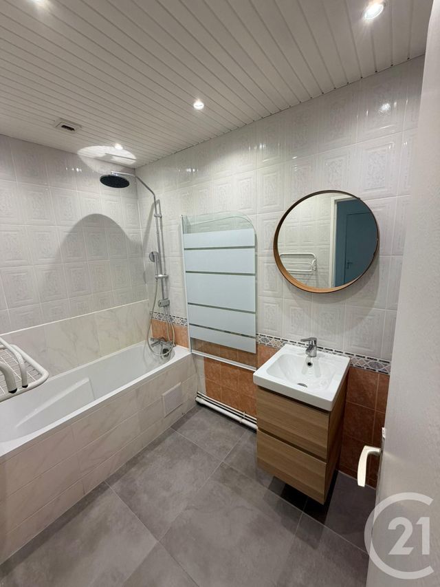 Appartement F4 à louer - 4 pièces - 82.58 m2 - ST DENIS - 93 - ILE-DE-FRANCE - Century 21 Sf Immobilier