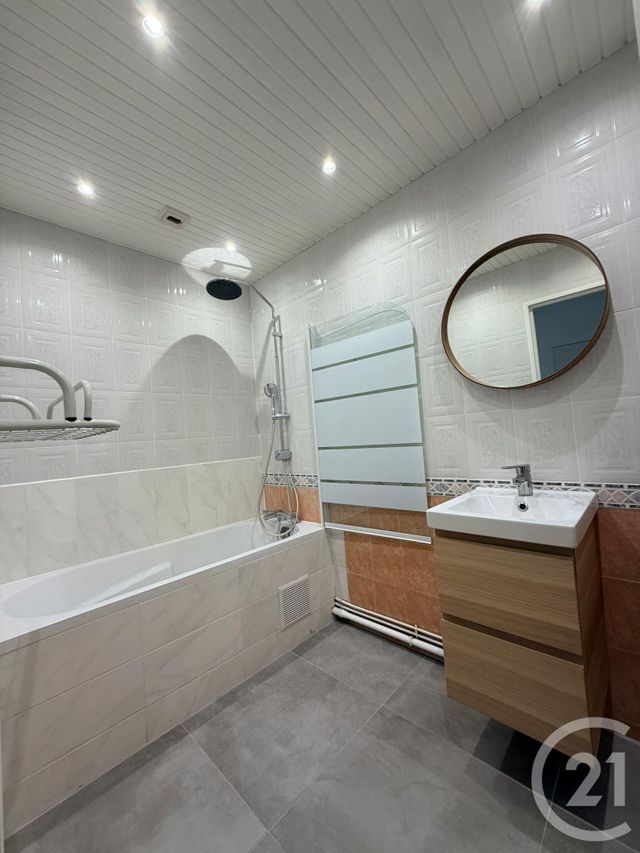 Appartement F4 à louer - 4 pièces - 82.58 m2 - ST DENIS - 93 - ILE-DE-FRANCE - Century 21 Sf Immobilier