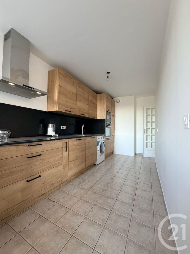 Appartement F4 à louer - 4 pièces - 82.58 m2 - ST DENIS - 93 - ILE-DE-FRANCE - Century 21 Sf Immobilier