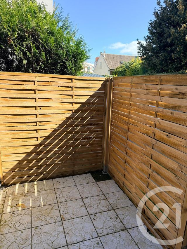 Appartement à louer - 2 pièces - 22.78 m2 - LIVRY GARGAN - 93 - ILE-DE-FRANCE - Century 21 Sf Immobilier