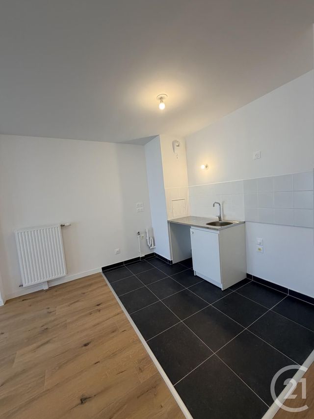 Appartement F2 à louer - 2 pièces - 43.1 m2 - NEUILLY PLAISANCE - 93 - ILE-DE-FRANCE - Century 21 Sf Immobilier