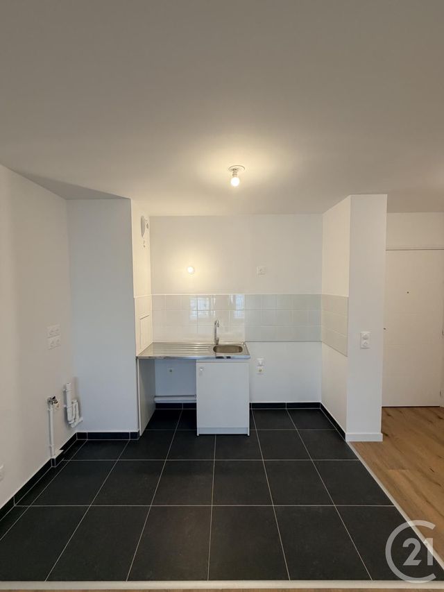 Appartement F2 à louer - 2 pièces - 43.1 m2 - NEUILLY PLAISANCE - 93 - ILE-DE-FRANCE - Century 21 Sf Immobilier