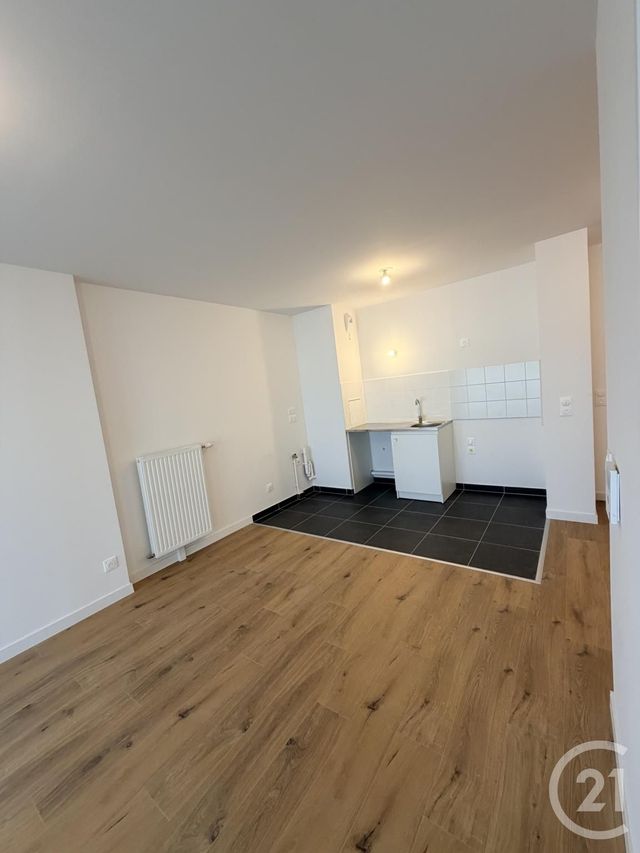 Appartement F2 à louer - 2 pièces - 43.1 m2 - NEUILLY PLAISANCE - 93 - ILE-DE-FRANCE - Century 21 Sf Immobilier
