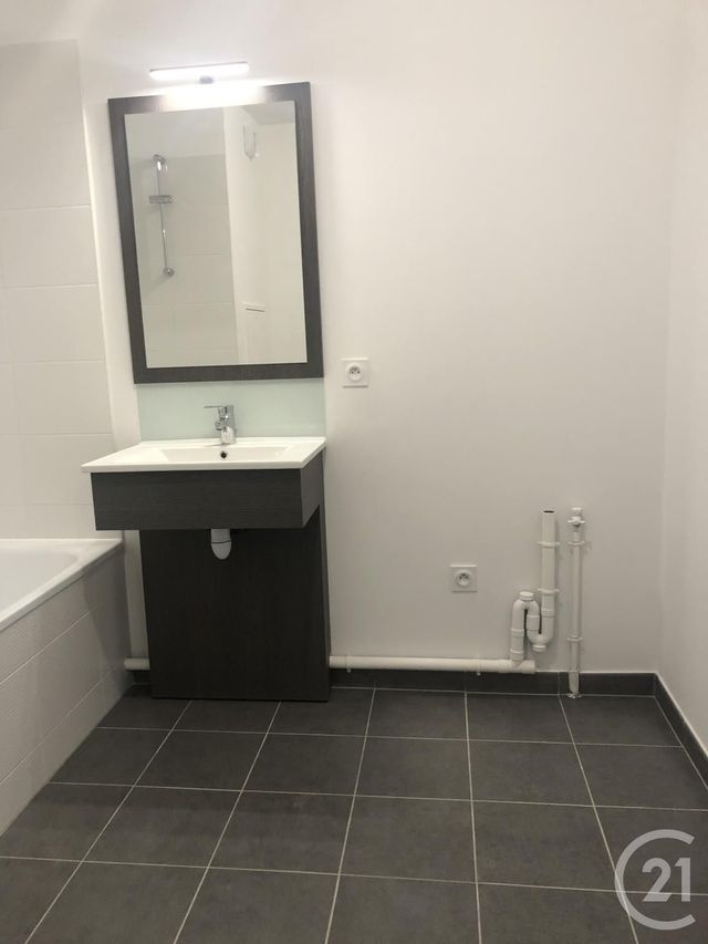Appartement Studio à louer - 1 pièce - 26.32 m2 - SEVRAN - 93 - ILE-DE-FRANCE - Century 21 Sf Immobilier