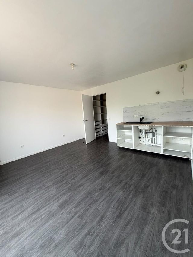 Appartement F1 à louer - 1 pièce - 28.38 m2 - SEVRAN - 93 - ILE-DE-FRANCE - Century 21 Sf Immobilier