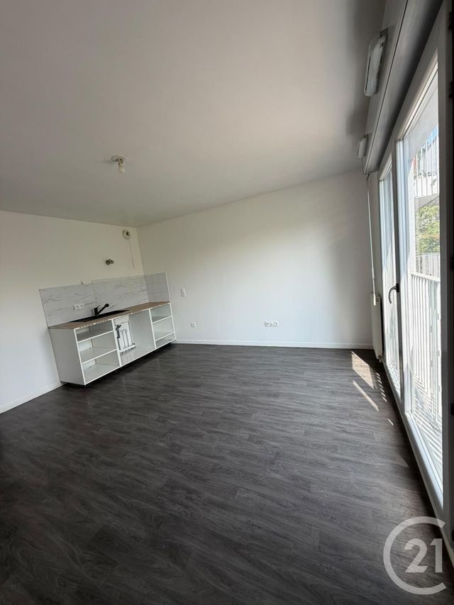 Appartement F1 à louer - 1 pièce - 28.38 m2 - SEVRAN - 93 - ILE-DE-FRANCE - Century 21 Sf Immobilier