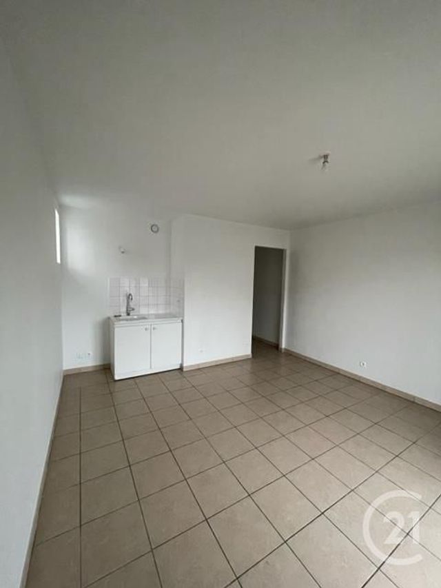 Appartement F2 à louer - 2 pièces - 34.0 m2 - TREMBLAY EN FRANCE - 93 - ILE-DE-FRANCE - Century 21 Sf Immobilier