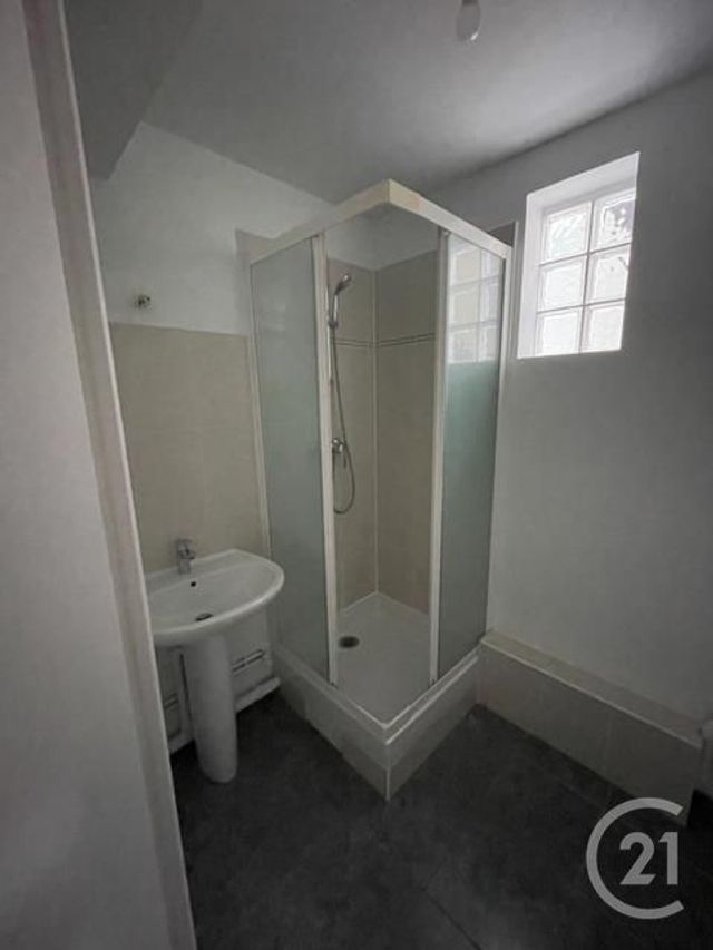 Appartement F2 à louer - 2 pièces - 34.0 m2 - TREMBLAY EN FRANCE - 93 - ILE-DE-FRANCE - Century 21 Sf Immobilier