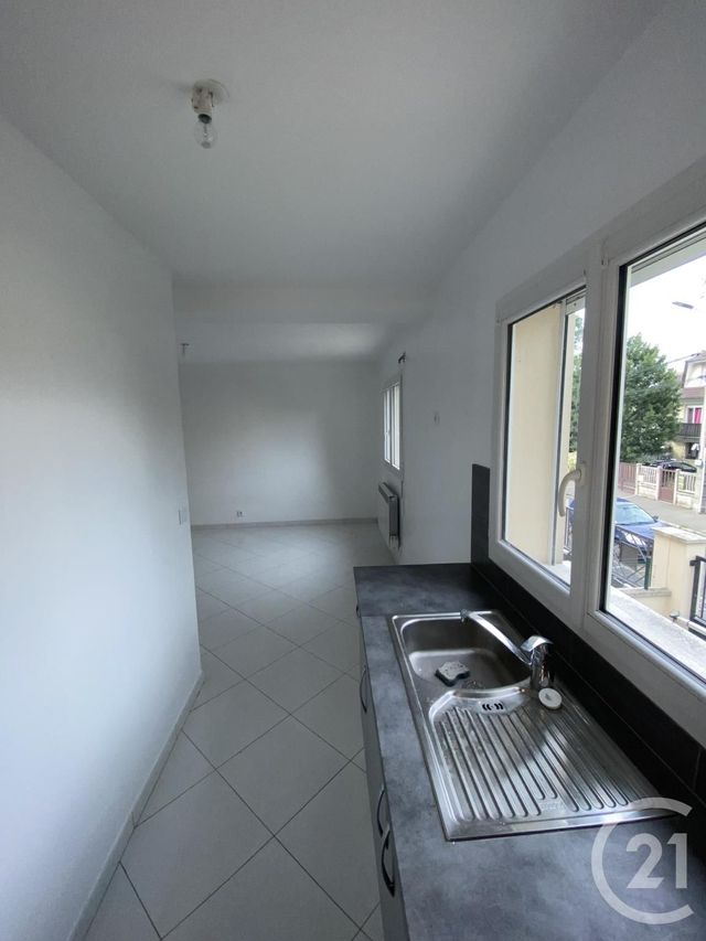 Appartement F1 à louer - 1 pièce - 23.86 m2 - SEVRAN - 93 - ILE-DE-FRANCE - Century 21 Sf Immobilier
